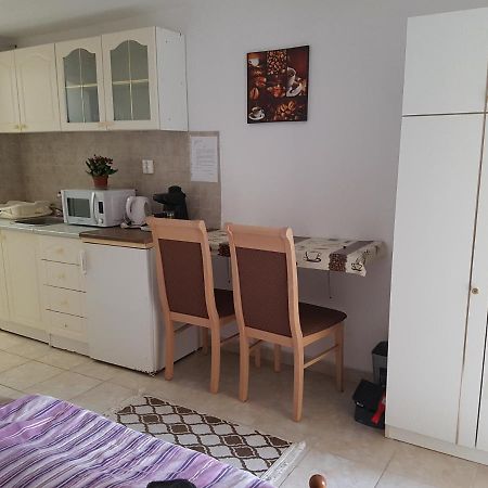 Apartamento Kriszta Apartmanház Balatonlelle Exterior foto