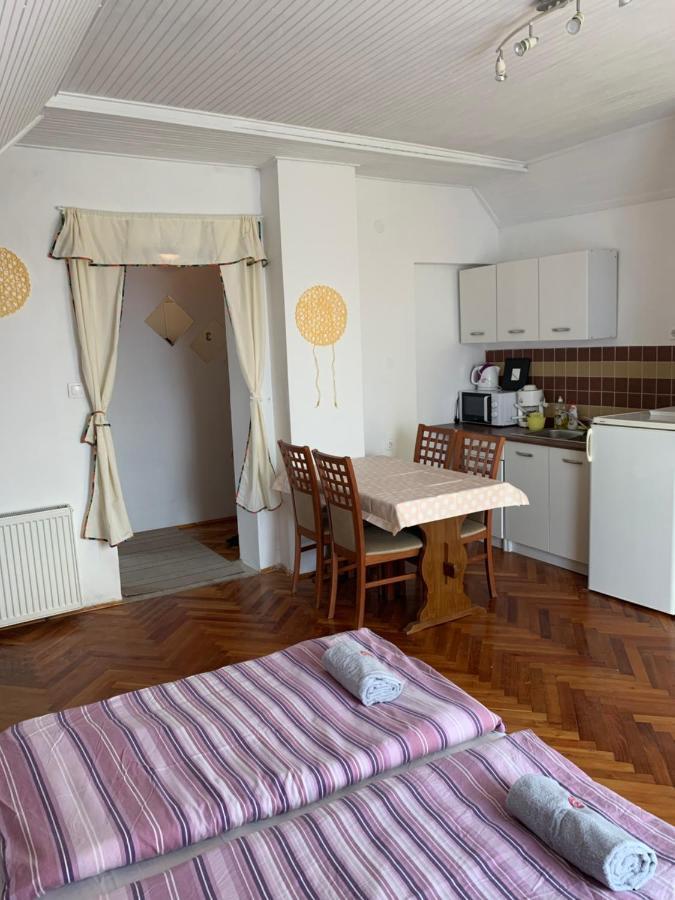 Apartamento Kriszta Apartmanház Balatonlelle Exterior foto