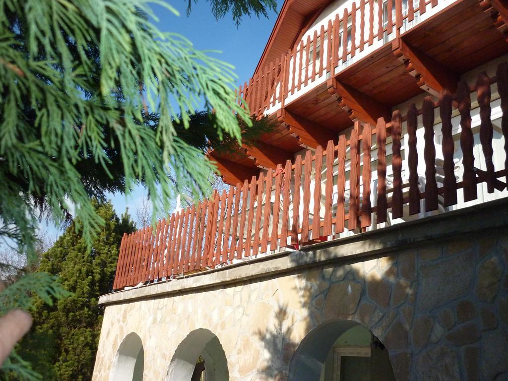 Apartamento Kriszta Apartmanház Balatonlelle Exterior foto