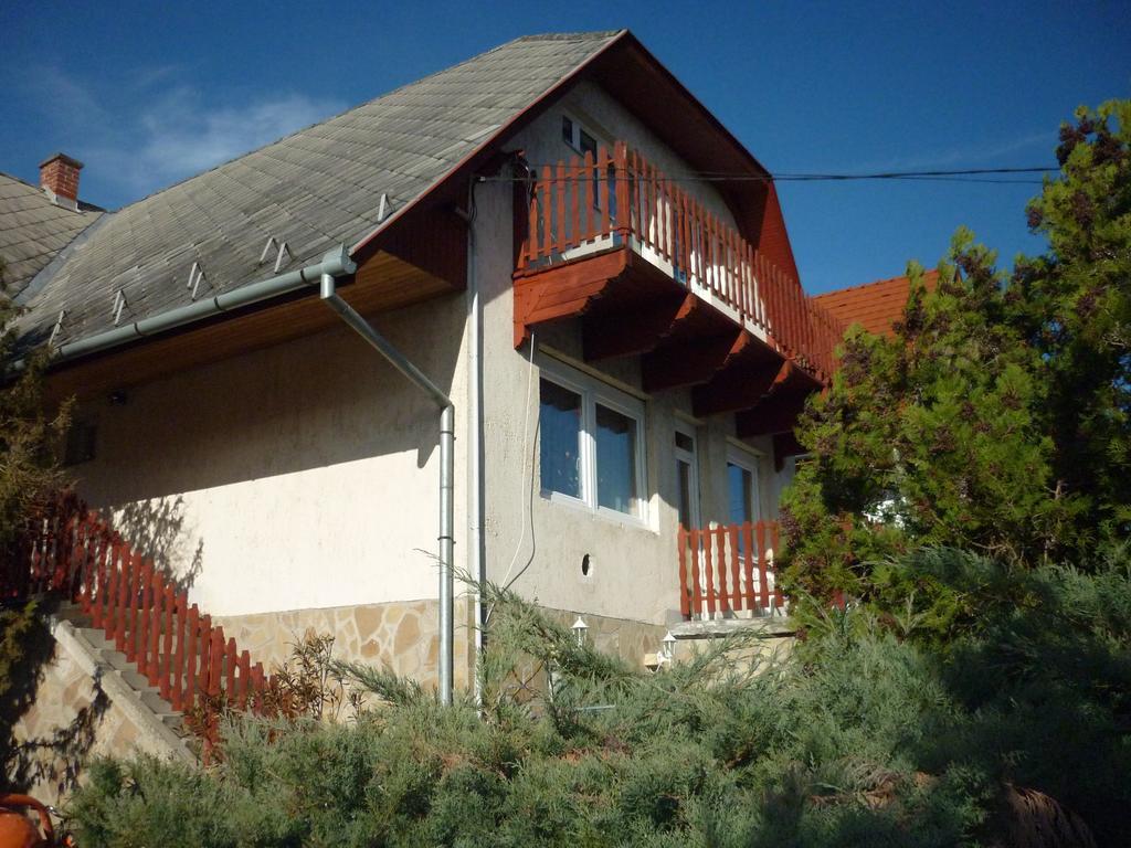 Apartamento Kriszta Apartmanház Balatonlelle Exterior foto