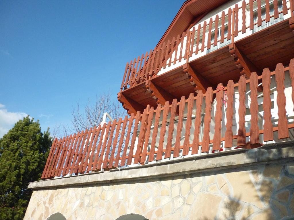 Apartamento Kriszta Apartmanház Balatonlelle Exterior foto
