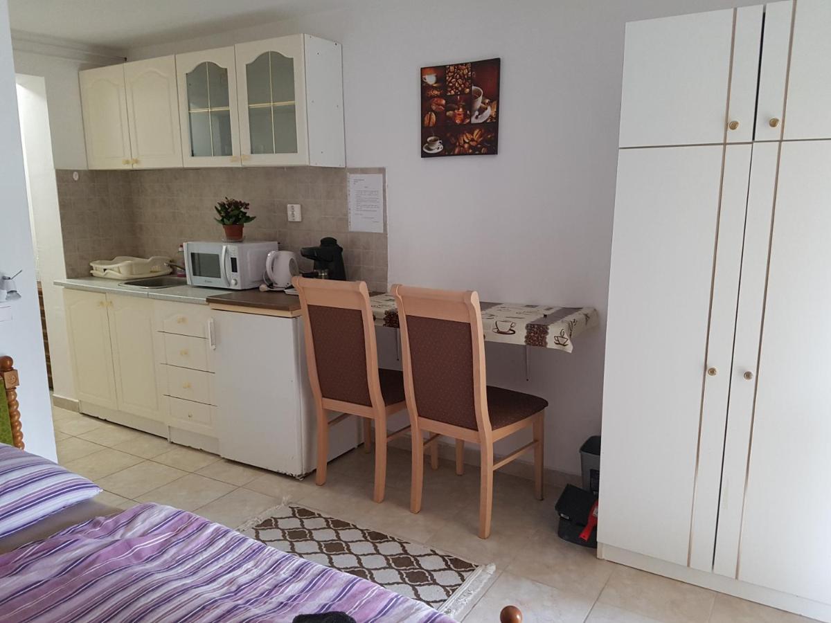Apartamento Kriszta Apartmanház Balatonlelle Exterior foto